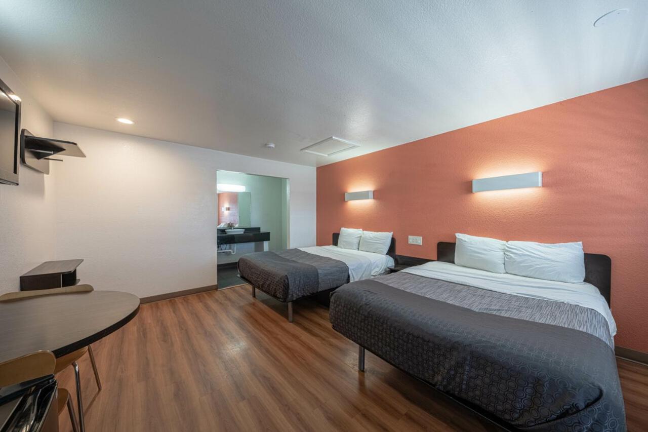 קסטרוביל Coastal Valley Inn מראה חיצוני תמונה